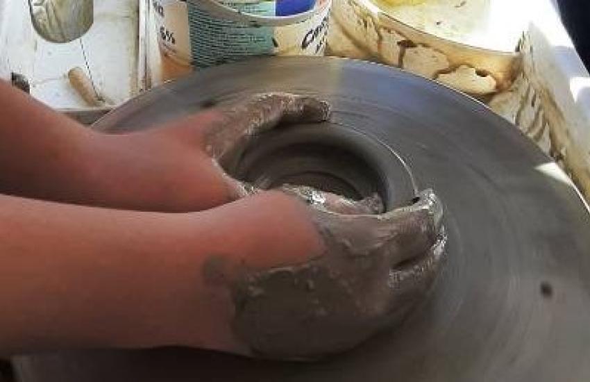 „Подкрепа за дебют“ организира на 27.11.2025г. от 13 ч. работилници „Тим билдинг“ за преподаватели, в ателие „Сезони“