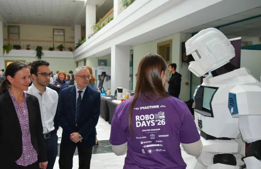 Министърът на иновациите и растежа откри състезание по роботика в ТУ София, с участието на над 200 младежи 