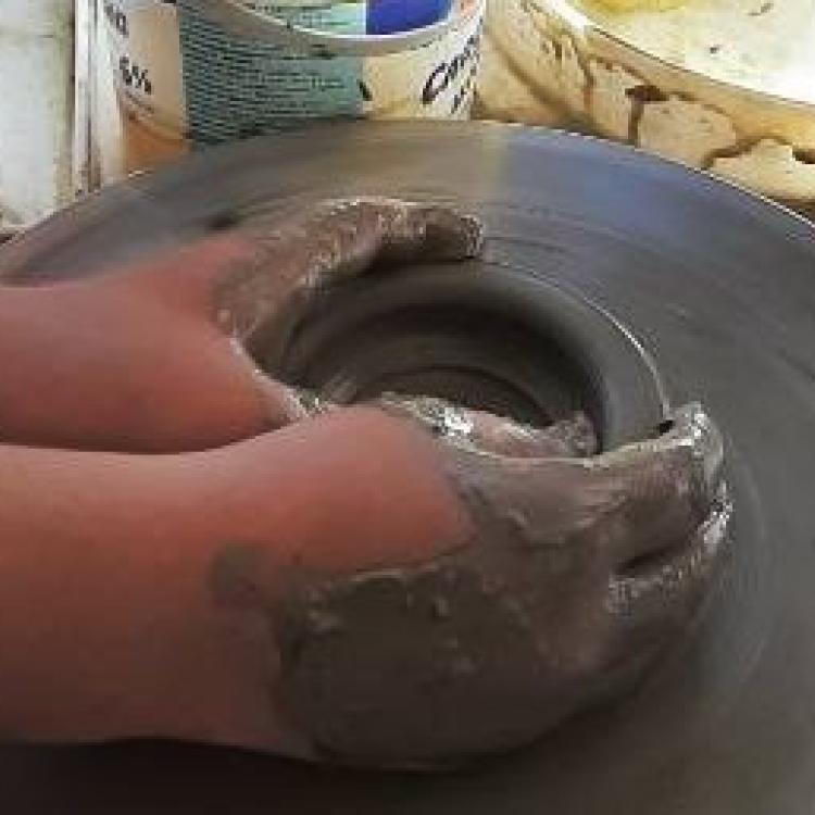 „Подкрепа за дебют“ организира на 27.11.2025г. от 13 ч. работилници „Тим билдинг“ за преподаватели, в ателие „Сезони“